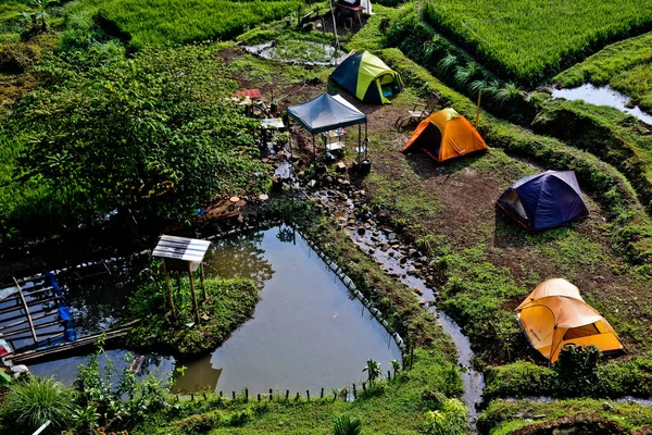 Camp Village Camper Enjoying Beauty Village Atmosphere — Foto de Stock