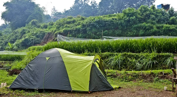 Camp Village Camper Enjoying Beauty Village Atmosphere — Fotografia de Stock