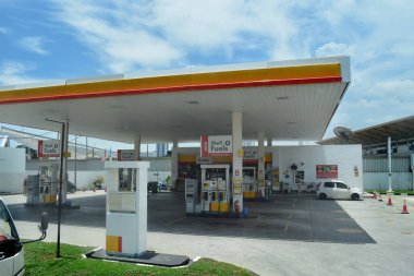 George Town, Penang Malezya - 04 Nisan 2019: Pulau Pinang, Malezya 'daki SHELL yakıt ve benzin istasyonu