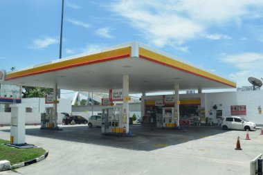 George Town, Penang Malezya - 04 Nisan 2019: Pulau Pinang, Malezya 'daki SHELL yakıt ve benzin istasyonu