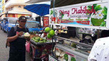 Hat yai, Songkhla thailand - 7 Kasım 2018: Orta markette hindistan cevizli dondurma.