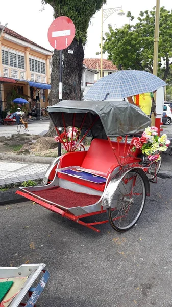 佐治镇 马来西亚槟城 2018年11月20日 传统人力车作为佐治镇游客的交通工具 — 图库照片