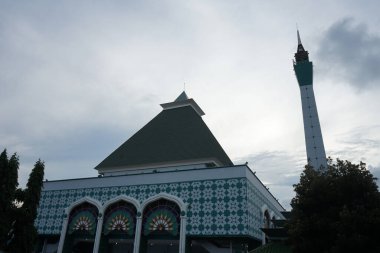 Gresik, Doğu Java Endonezya - 12 Mart 2022: Maulana Malik Gresik 'in Agung Camisi                                    