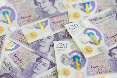 İngiliz para birimi. Yeni plastik banknotlar.