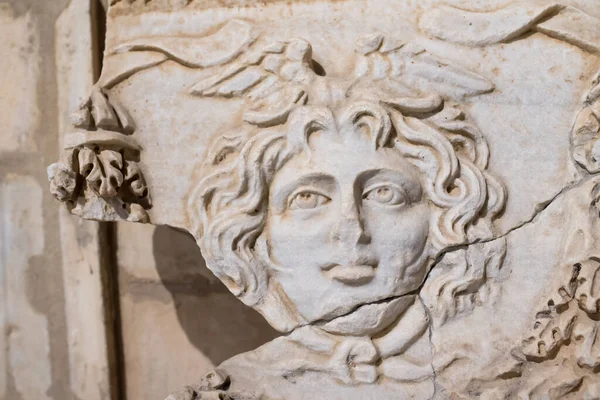 土耳其安塔利亚省 2022年4月16日 罗马风格的浮雕 在土耳其侧面考古博物馆展出 — 图库照片