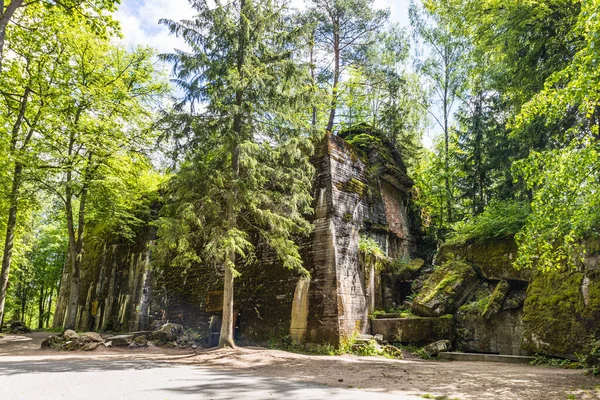 Adolf Hitler 'in sığınağı Wolfs Lair' de. Adolf Hitler 'in Polonya' daki eski savaş karargahı..
