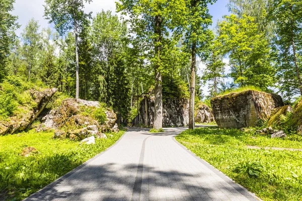 Wolfs Lair 'deki harabeler. Adolf Hitler 'in Polonya' daki eski savaş karargahı..