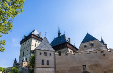 Çek Cumhuriyeti 'ndeki Karlstejn Kraliyet Gotik Şatosu.