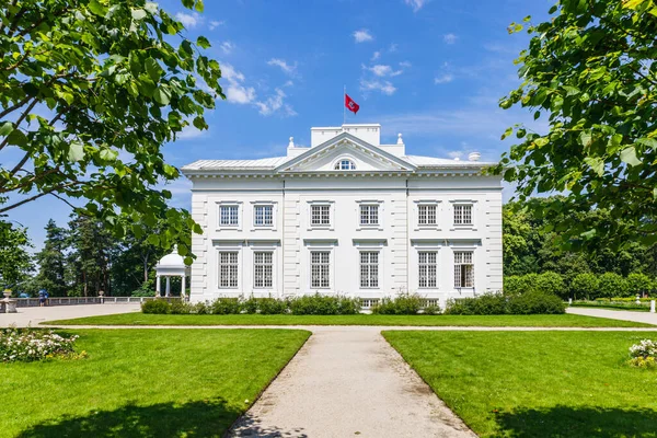 Uzutrakis Manor Colonnaded Mansion Set Landscaped Gardens Trakai Lithuania July — Stockfoto