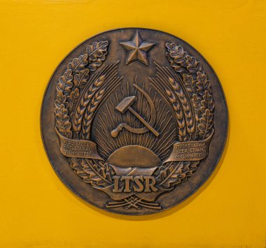 Litvanya Sovyet Sosyalist Cumhuriyeti amblemi. Druskininkai, Litvanya, 12 Eylül 2022.