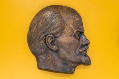 Vladimir Lenin için hatıra plaketi. Druskininkai, Litvanya, 12 Eylül 2022.