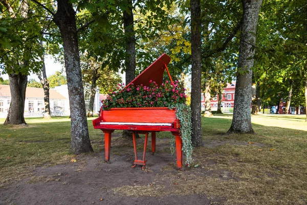 Floral vintage piano with a variety of flowers inside.