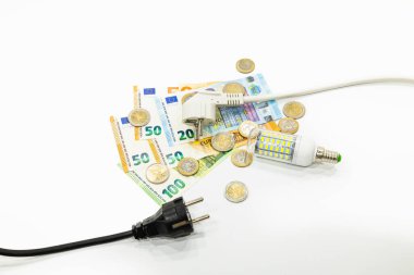 Euro banknotlarının ve Euro bozukluklarının elektrik prizleri. Artan elektrik fiyatları kavramı.