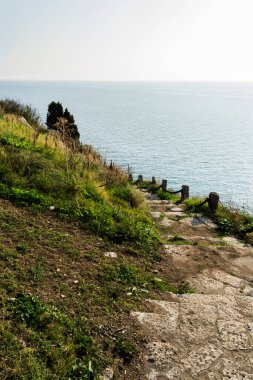 Cape Caliacra, bir ortaçağ kalesi ve bir doğa rezervinden oluşan Bulgar Dobrogea 'sında (Dörtgen) bir doğa anıtı..