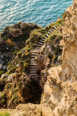 Cape Caliacra, bir ortaçağ kalesi ve bir doğa rezervinden oluşan Bulgar Dobrogea 'sında (Dörtgen) bir doğa anıtı..
