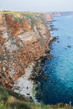 Cape Caliacra, bir ortaçağ kalesi ve bir doğa rezervinden oluşan Bulgar Dobrogea 'sında (Dörtgen) bir doğa anıtı..