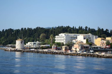 KERKYRA, GREECE - 10 AĞUSTOS 2018: Anemomilos, Garitsa Körfezi, Korfu Adası.
