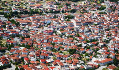 Yunanistan 'ın Meteora yakınlarındaki Kalambaka köyünün manzarası