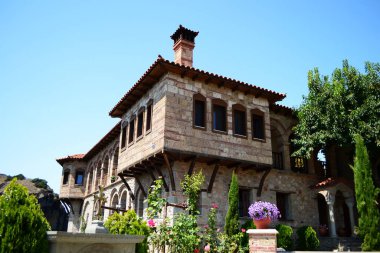 Kutsal Varlaam Manastırı 'nın bahçesi, ikinci en büyük manastır. Yunanistan.