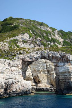 Paxos Adası, İyon Denizi 'ndeki Tripitos Kemeri dikey görünümü.