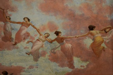 CORFU, GREECE - 11 AĞUSTOS 2018: Sissi Sarayı 'nın içi, Achilleion' un ana salonu ve merdivenleri.