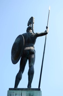 CORFU, GREECE - 11 Ağustos 2018 Achilleion saray bahçesindeki Achilles heykeli. Sissi İmparatoriçesi Sarayı.