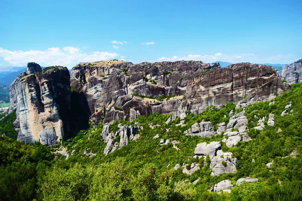 Yunanistan ve Avrupa 'daki Meteora kompleksinden uçurumlar.