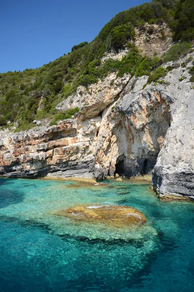 Paxos Adası Nın Kıyısında Mavi Mağaralar Kazılmış Yon Denizi — Stok fotoğraf