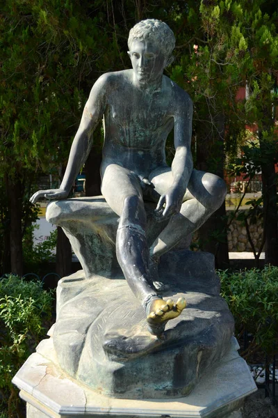 Corfu Greece August 2018 Statue Front Achillion Palace Bronze Statue — Stock Photo, Image