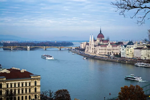 Будапест Хангария Ноября 2019 Вид Дунай Парламент Мост Остров Маргарет — стоковое фото
