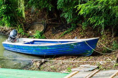 Tuna Deltası 'nda güzel bir manzara, sahil şeridinde denize açılacak tekneler. Romanya.