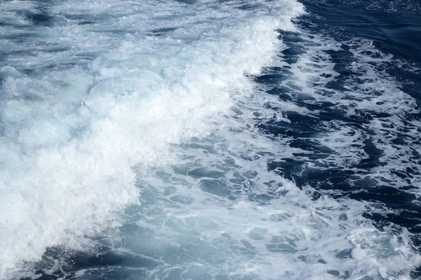 爱奥尼亚海渡船滑流中的泡沫海 — 图库照片