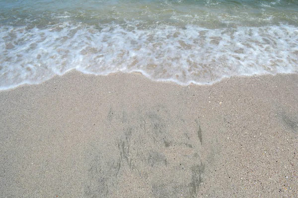Bellissimo Paesaggio Acquatico Onde Schiaccianti Sulla Spiaggia Sabbia Romania Nel — Foto Stock