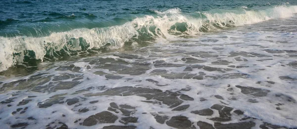 Schöne Wasserlandschaft Mit Zermalmenden Wellen Sandstrand Von Nea Vrasna Egean — Stockfoto