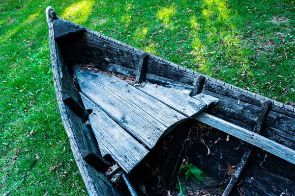 Old Wood Boat Garden Decor Object — Stock Photo, Image