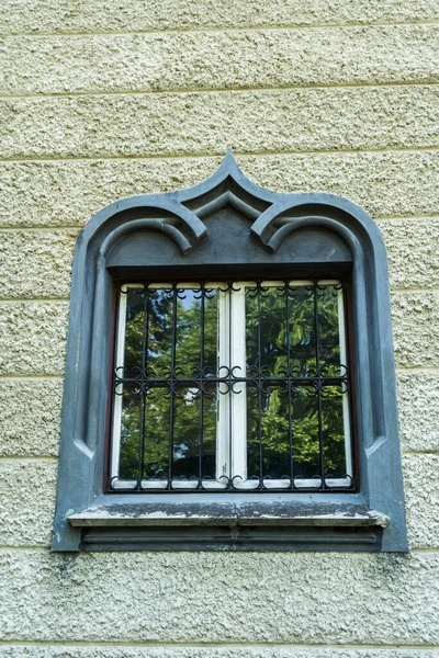 Ancienne Fenêtre Fermée Avec Grilles Dans Ville Sighisoara — Photo