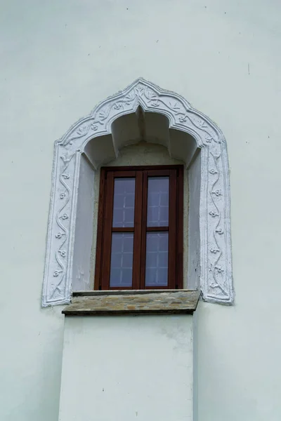 Внешнее Окно Православного Монастыря Варатец Румыния — стоковое фото