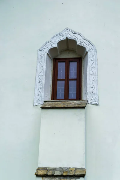 Внешнее Окно Православного Монастыря Варатец Румыния — стоковое фото