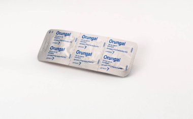 BUCHAREST, ROMANIA - 27 Şubat 2022 Orungal, anti mantar ilacı, Itraconazole hapı kabarcığı.