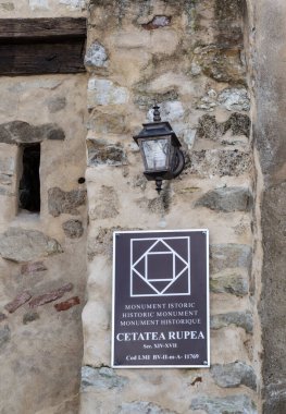 RUPEA, ROMANIA - 21 Mart 2021: Rupea Kalesi, Romanya 'nın en eski arkeoloji sahalarından biri.