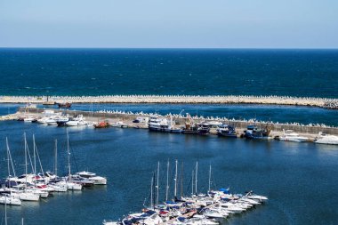 CONSTANTA, ROMANIA - 13 Eylül 2020: Karadeniz 'den Tomis limanının görüntüsü.