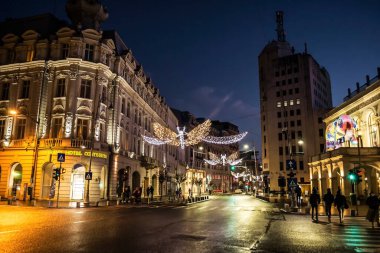 BUCHAREST, ROMANIA - 3 HAZİRAN 2021: Calea Victoriei Bulvarı, Grand Continental Otel ve Novotel.