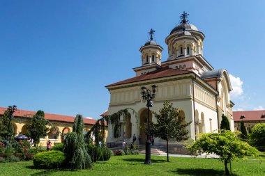 ALBA IULIA, ROMANIA - 21 Ağustos 2020: Taç giyme töreni Başpiskoposu Katedrali.