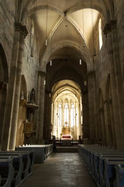 ALBA IULIA, ROMANIA - 21 Ağustos 2020: St. Michael Katedrali 'nin içi, Roma Katolik Katedrali, ülkedeki en eski ve en uzun katedral.