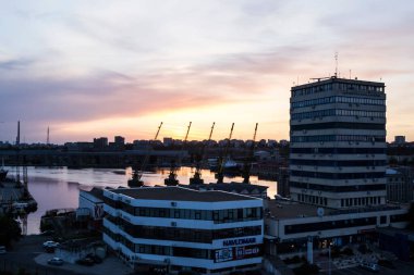 ConstANTA, ROMANIA - 13 Eylül 2020: Karadeniz 'den Köstence tersanesine Bakış.