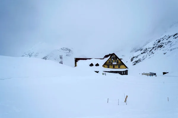 Transfagarasan Road Rumänien Februar 2020 Balea Hütte Mit Schnee Bedeckt — Stockfoto