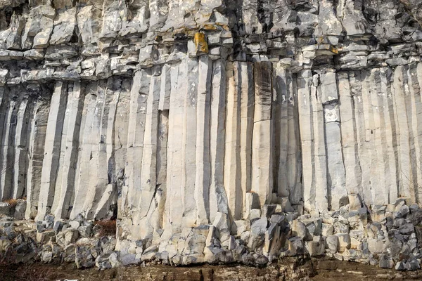 루마니아 브라쇼브군의 코스에서 현무암 기둥들 — 스톡 사진