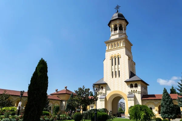 Alba Iulia Romania 2020年8月21日 戴冠式大聖堂 中から見える正門 — ストック写真