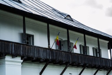Neamt Manastırı 'ndan keşişlerin inzivasına girdiğin balkon. Romanya.