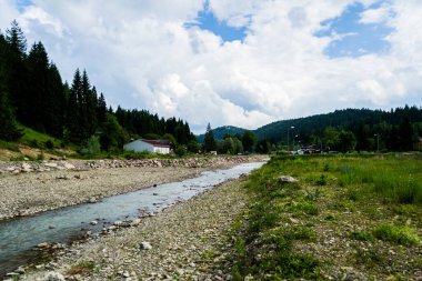 Romanya 'nın Suceava eyaletinin Voronet kentinin güzel manzarası.